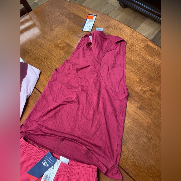 REEBOK Women’s Leggings, shorts and tank bundle! - Picture 3 of 5
